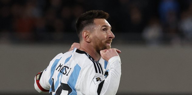 Paraguaylı Sanabria Messi’ye tükürdü!