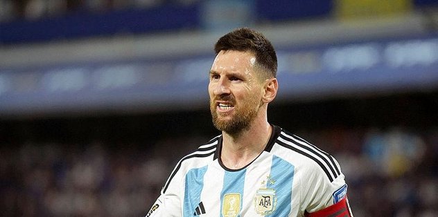 Messi’nin 2022 Dünya Kupası’nda giydiği formalar açık artırmaya çıkıyor!