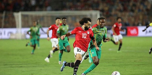 Mısır – Sierra Leone maçında skandal olay! Mohammed Salah 2 holiganın saldırısına uğradı