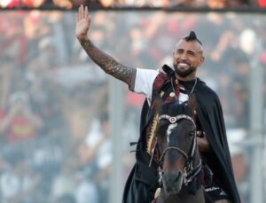 Ata bindi kılıç kuşandı! Vidal’e Colo Colo’da ilginç karşılama